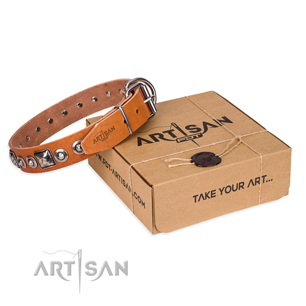 Genuine leather dog collar made of flexible material with rust-proof D-ring